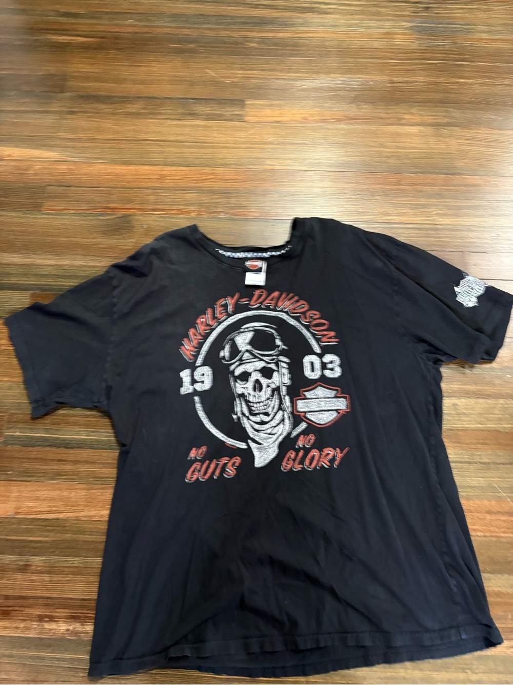 Harley-Davidson Black Short-Sleeve Skull Graphic Tee with Red Accents